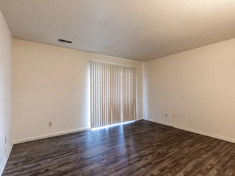 1517 Oxford Pl #1517-4 — Photo 5
