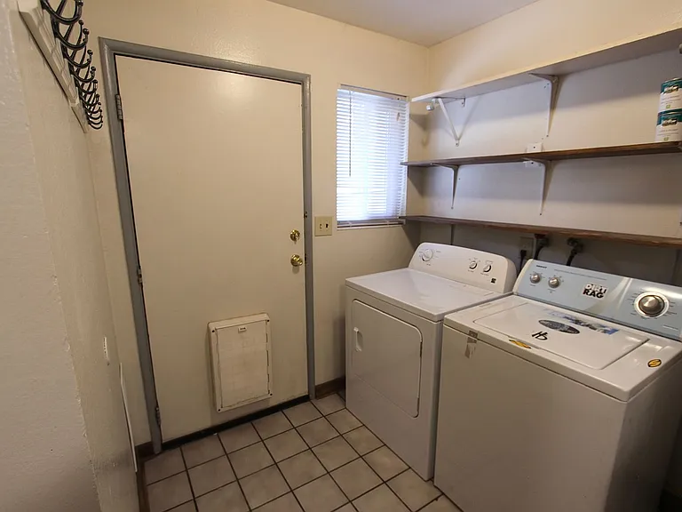 1918 N San Francisco St — Photo 14