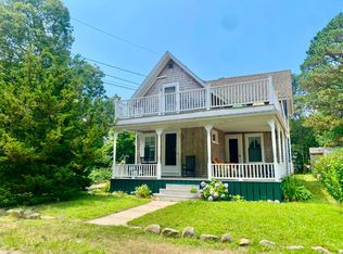 18 Brunswick Ave, Oak Bluffs, MA 02557