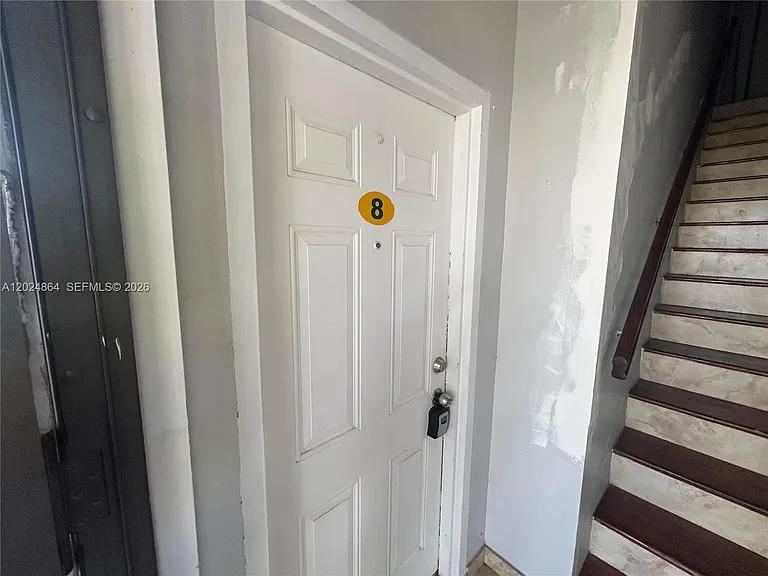 2000 Monroe St #8 — Photo 3