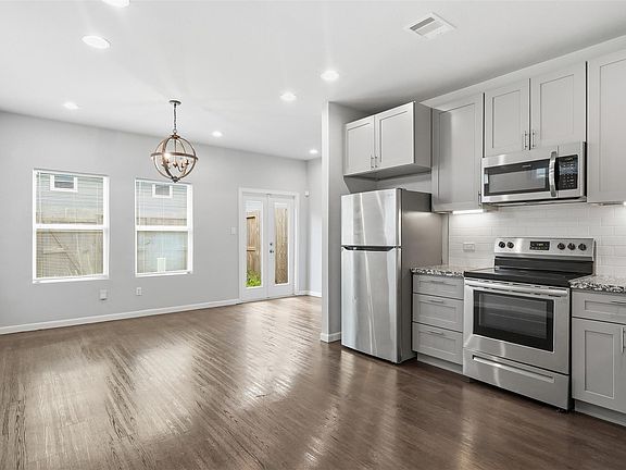 3rd image of 4937 Ambient Dr