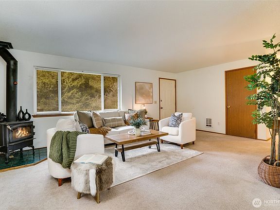 5th image of 13621 96th Avenue NW