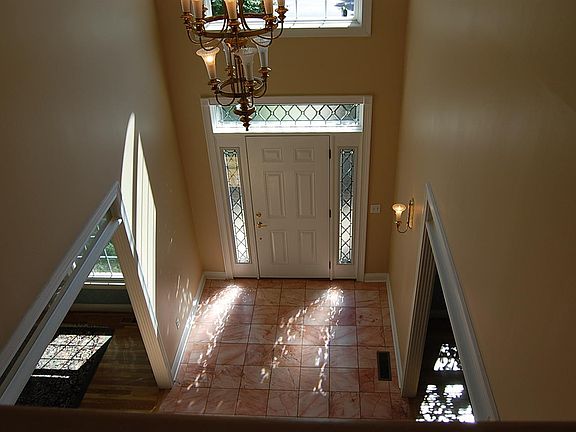 4th image of 4025 Peppertree Dr