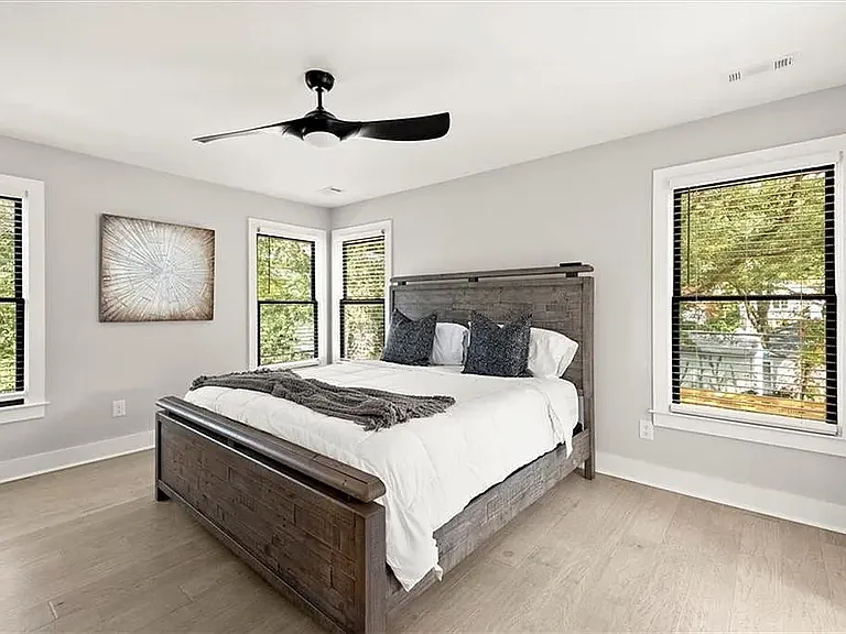 2145 Park Ter — Photo 40