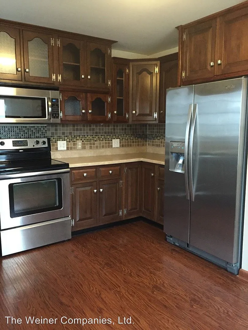 2404 W Kirby Ave photo 1