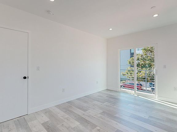 5th image of 234 1/2 N Burlington Ave #234-1/2