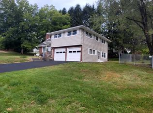 6 Canterbury Dr, Endicott, NY 13760