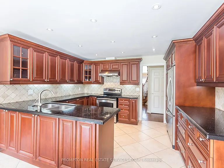 68 Addington Sq — Photo 3