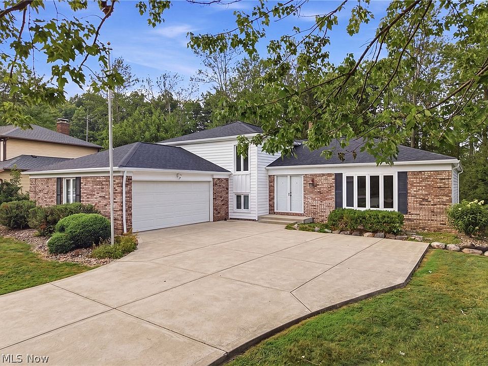 1st image of 35771 Meadowdale Dr