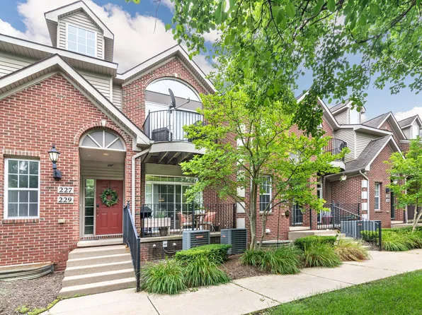 225 W Oakbrook Dr, Ann Arbor, MI 48103