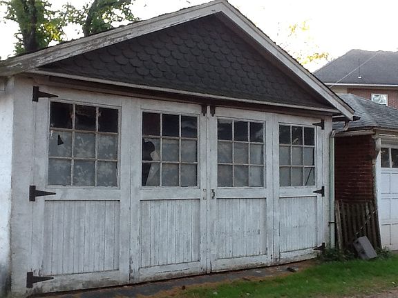 Detached 2 Car Garage