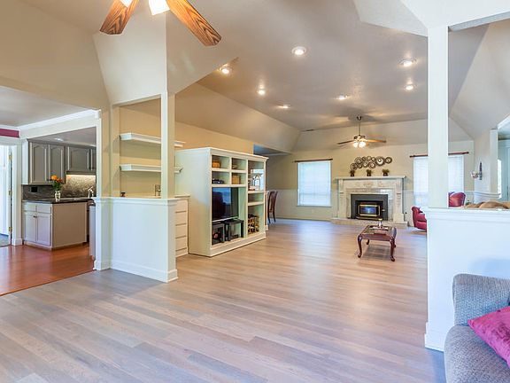 4th image of 4810 Saratoga Dr