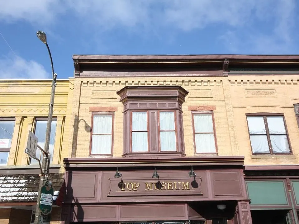 527 Milwaukee Ave