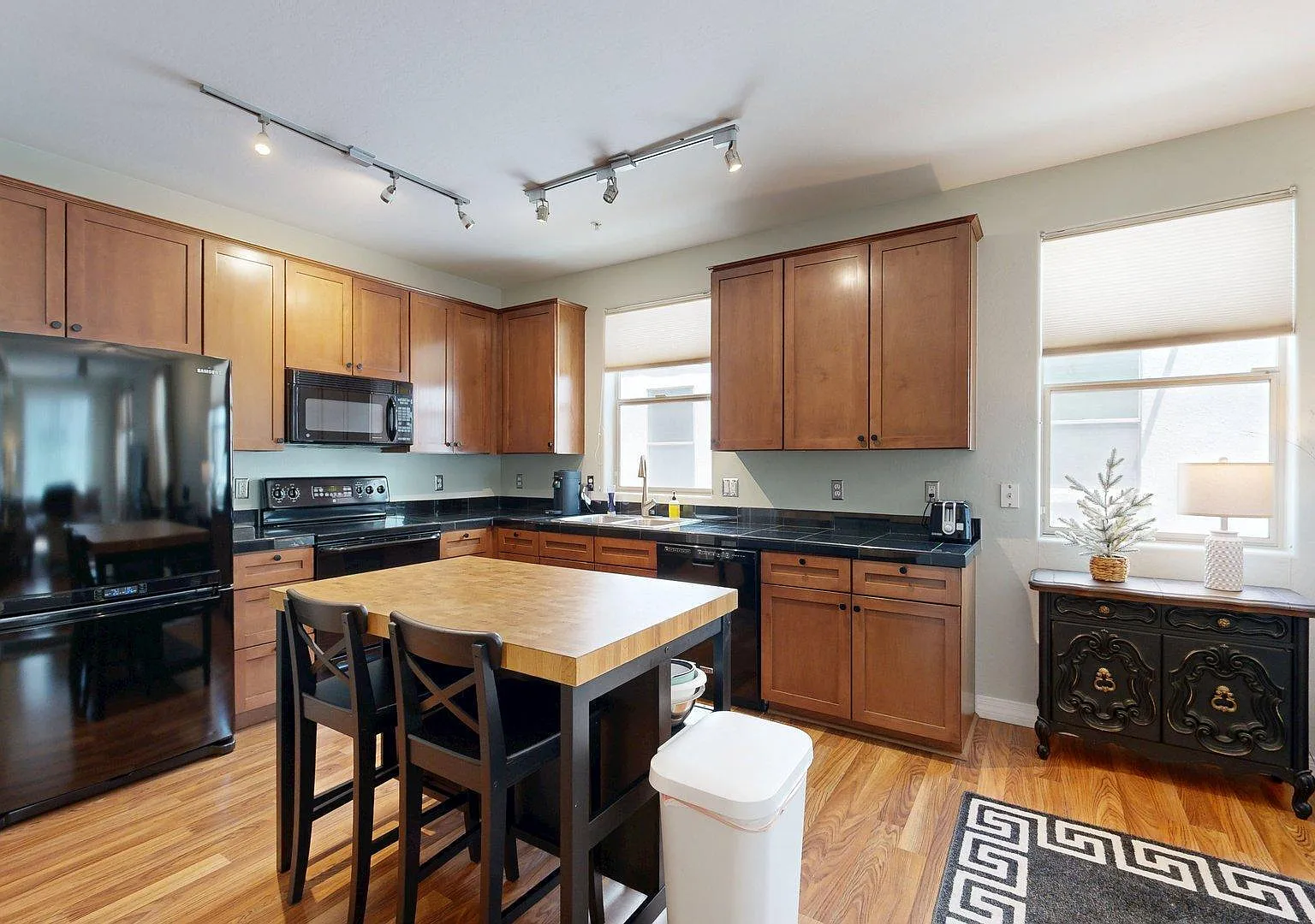 2 bed, 2.0 bath, 1238 sqft, $2,000 — Photo 4