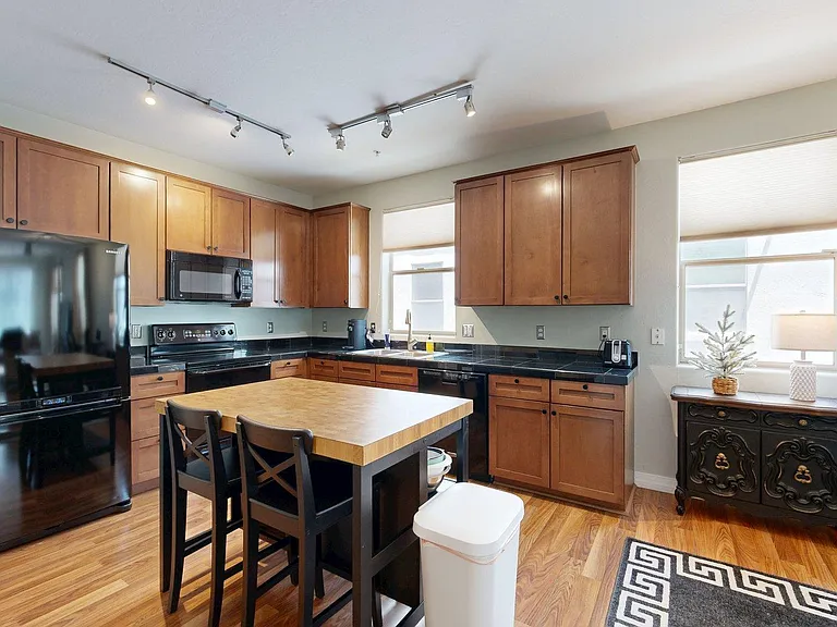 615 E Portland St #118 — Photo 4