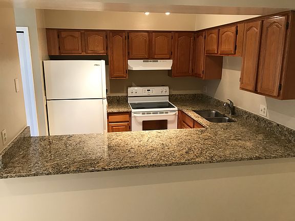 5th image of 604 Casa Park Ct N