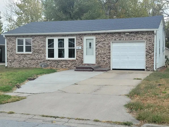 781 W Thomas St, Marshall, MO 65340