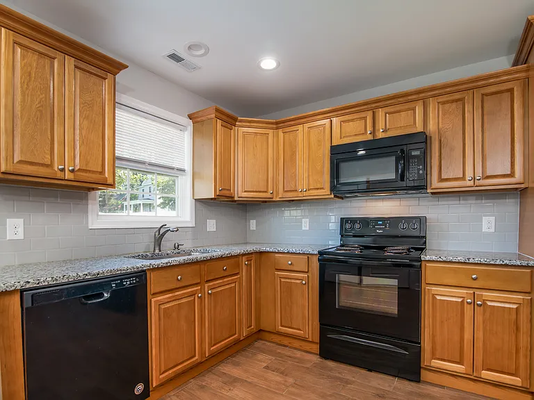 107 Williams St #3 — Photo 9