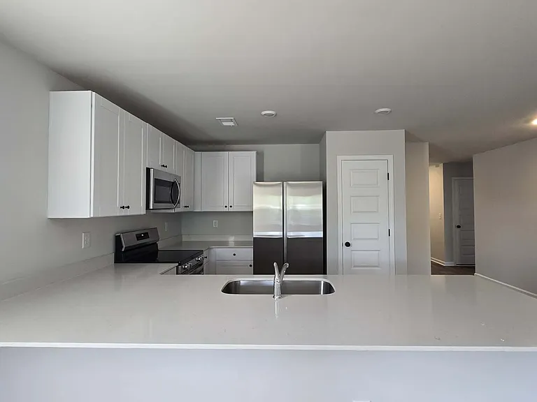 598 Cambria Dr — Photo 5