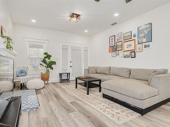 5th image of 303 W Curtis St