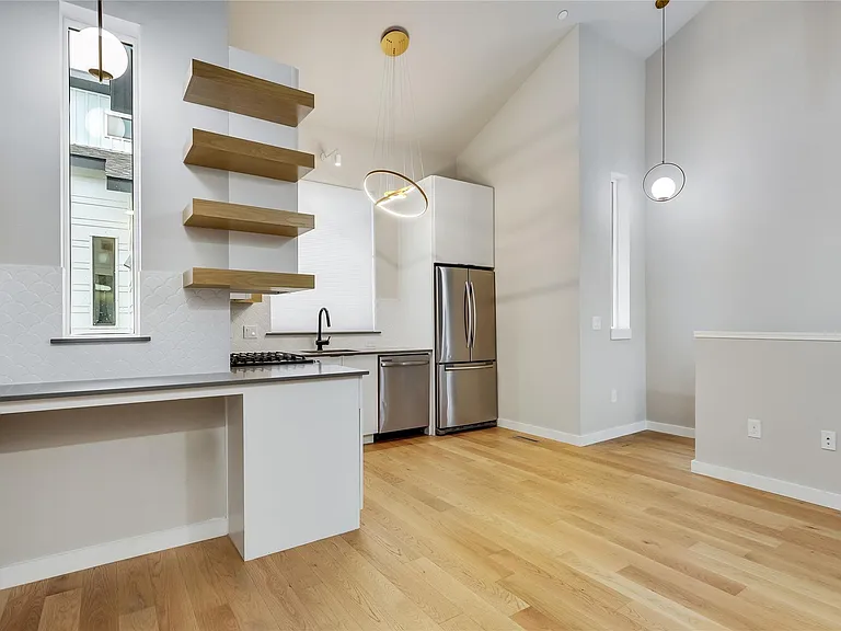913 Duncan Ln #203 — Photo 3