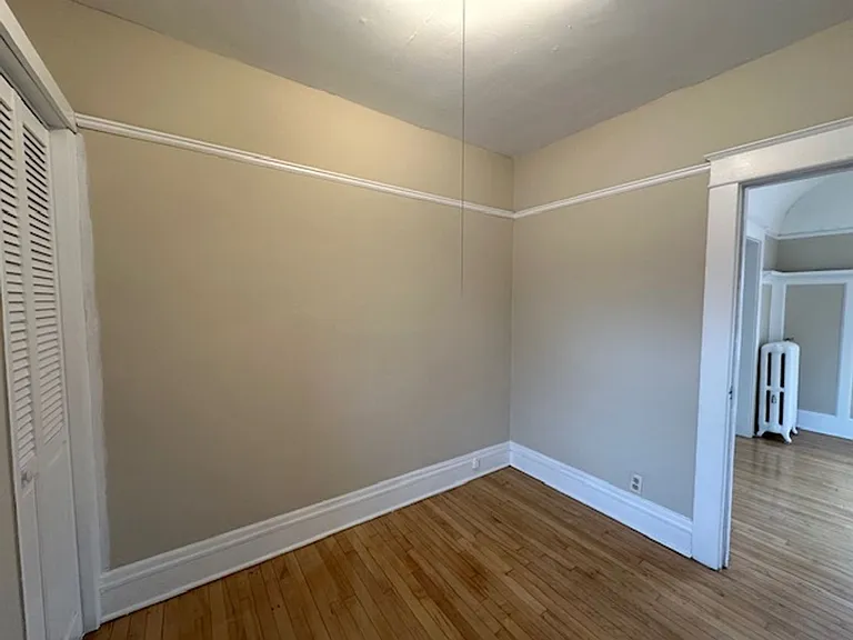 Freshly Renovated 2BR Apartments Near UWM Heat Included — Photo 15