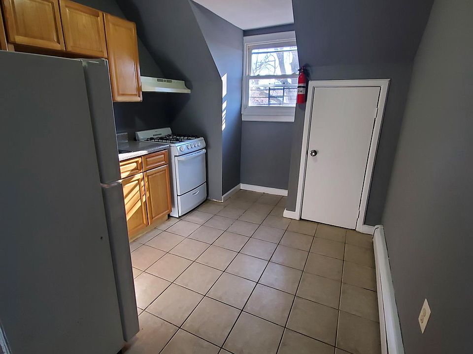 1st image of 104 4th Ave Floor 3