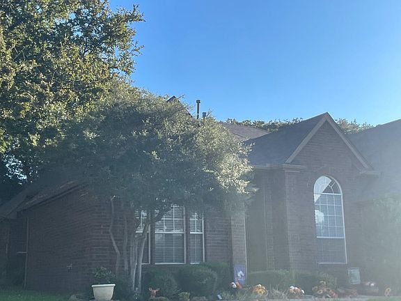 3rd image of 2560 Woodside Dr