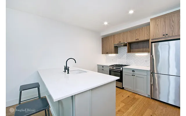 Rented by Douglas Elliman | media 16