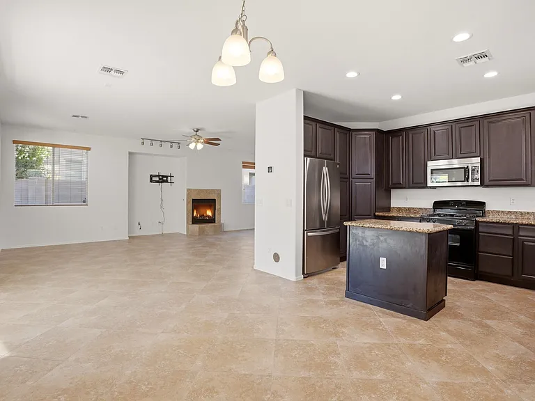 3073 S Passion Dr — Photo 2