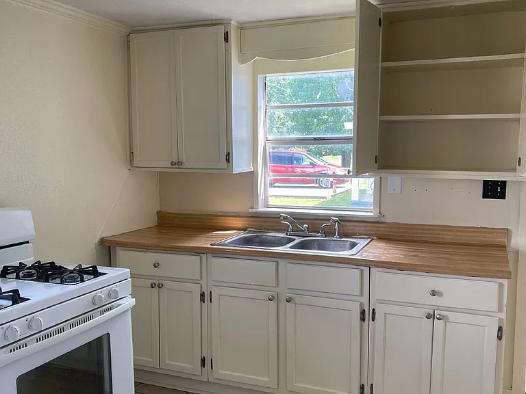 1621 Kathleen St — Photo 10