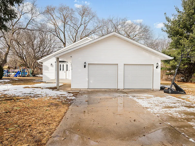 112 Liverpool Dr SE — Photo 33