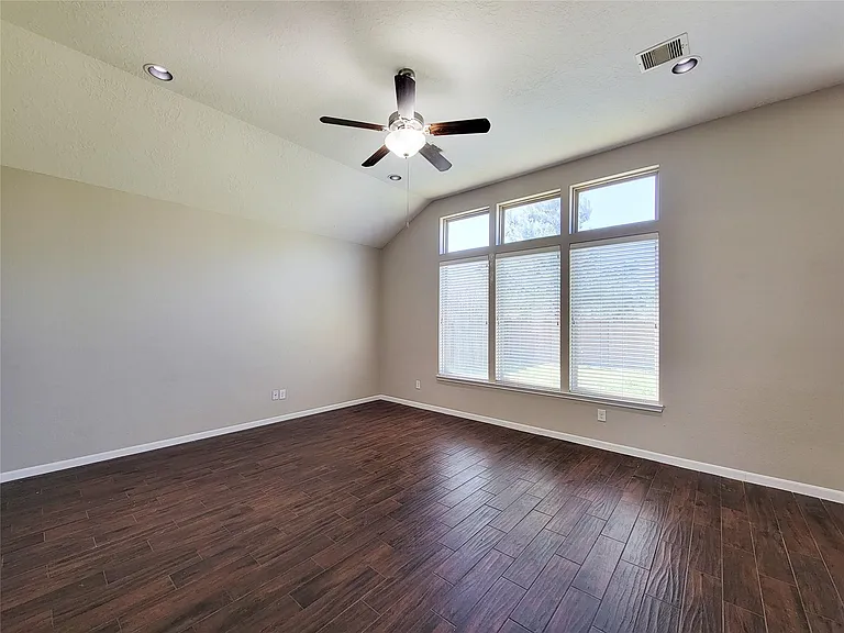 3007 Meadow Prairie St — Photo 4
