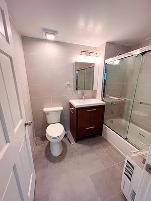 Bathroom, photo 1