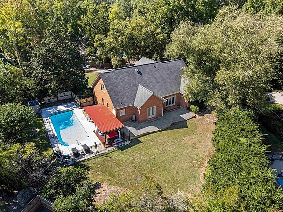 3rd image of 226 Cumberland Dr
