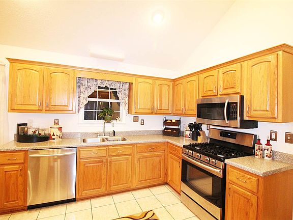 2nd image of 186 Peggy Anne Ln