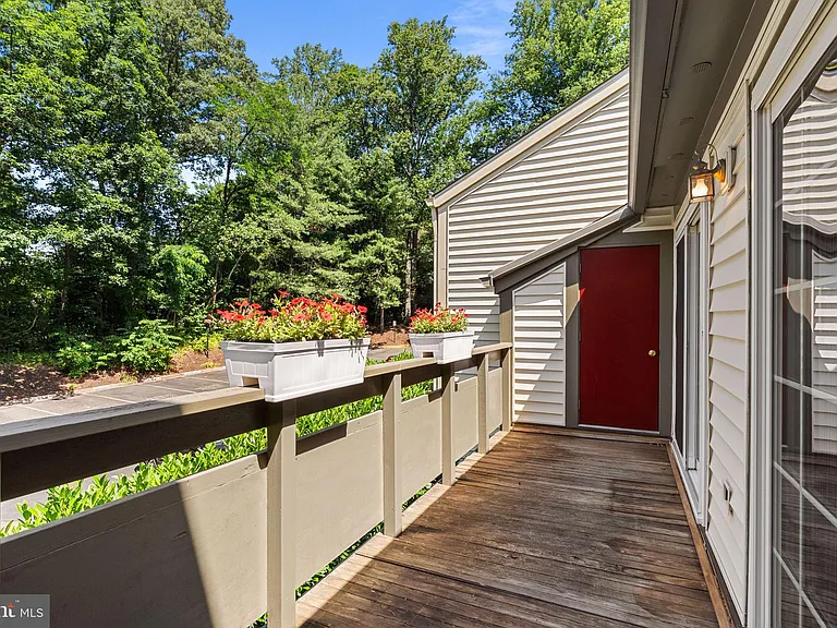 2221 Lovedale Ln #I — Photo 38