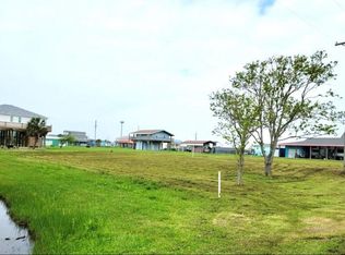 955 Selwyn Rd, Crystal Beach, TX 77650