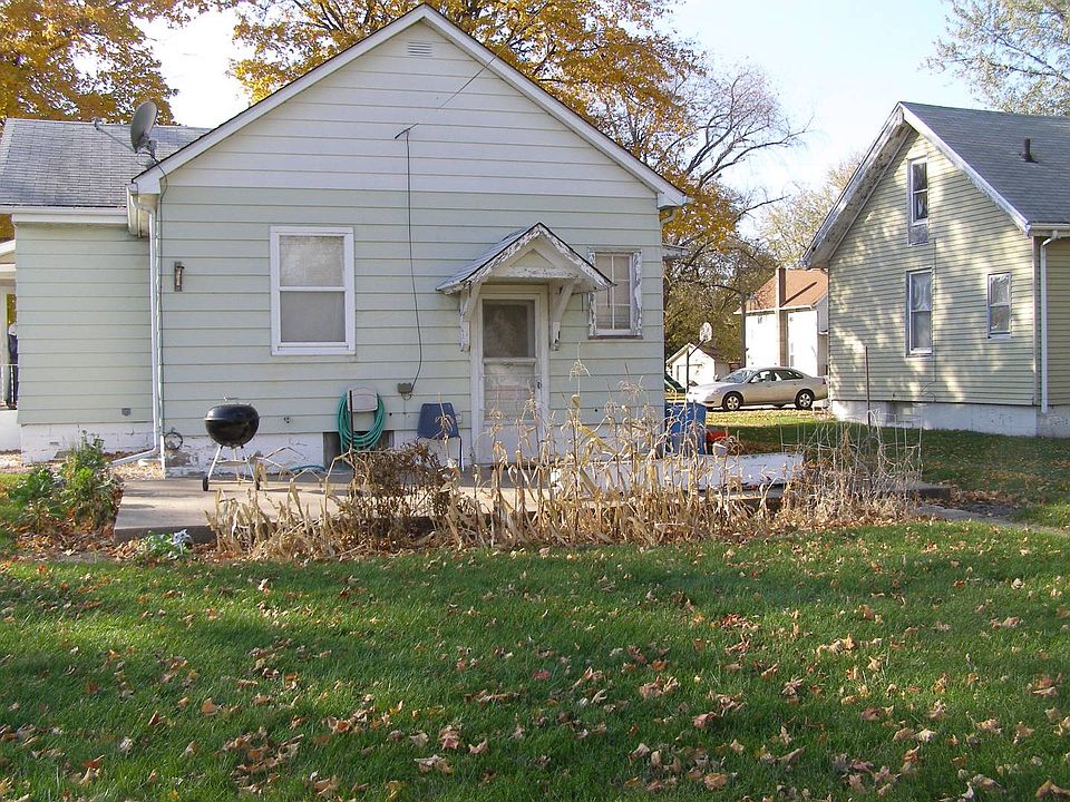2nd image of 306 W Girard Ave