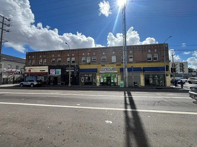 4400 Vermont Ave / 982 Vernon Ave — Photo 3