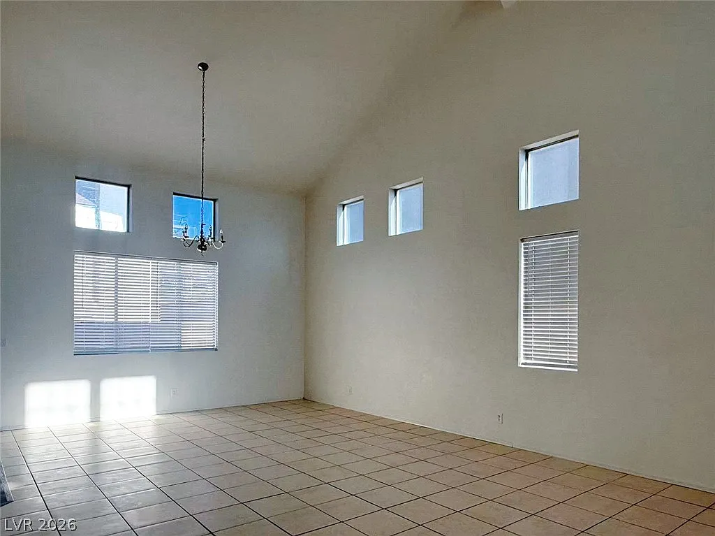 4 bed, 2.5 bath, 2449 sqft, $2,500 — Photo 3