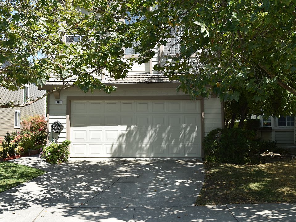 1st image of 821 Parkway Dr