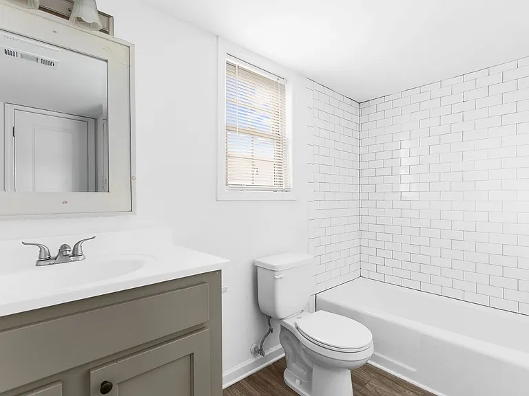 Linridge Apartments — Photo 7