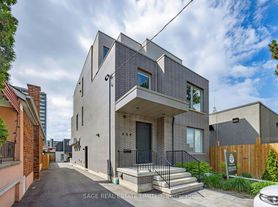 909 Castlefield Ave