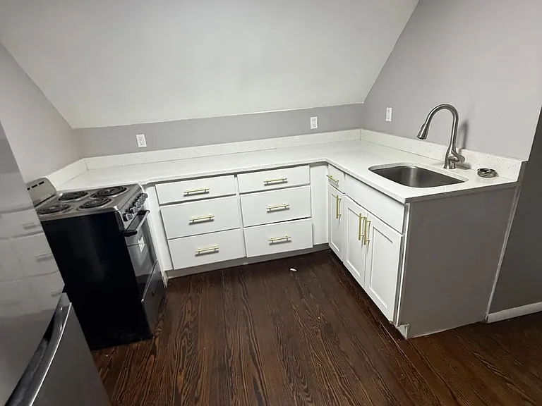528 Court St #3 — Photo 3