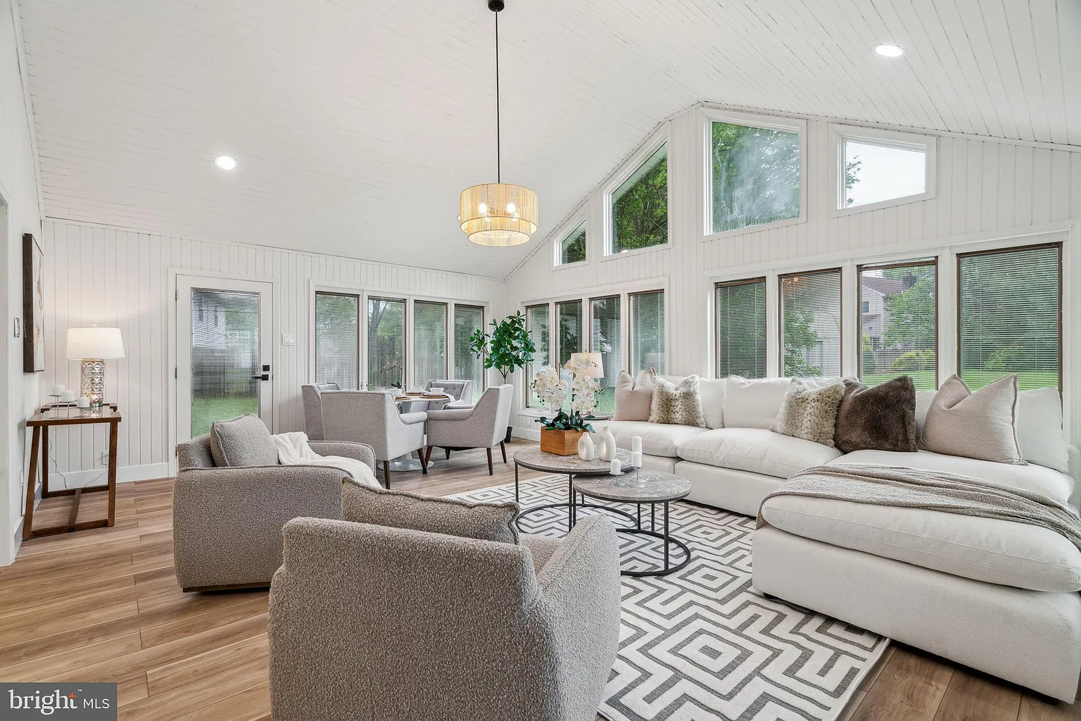 134 Knightsbridge Dr photo 1