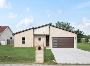 228 E Windjammer Rd, Gun Barrel City, TX 75156
