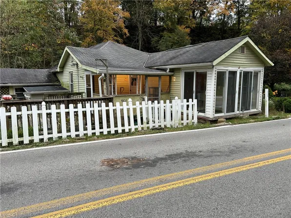 1908 Pleasantville Rd, Natrona Heights, PA 15065
