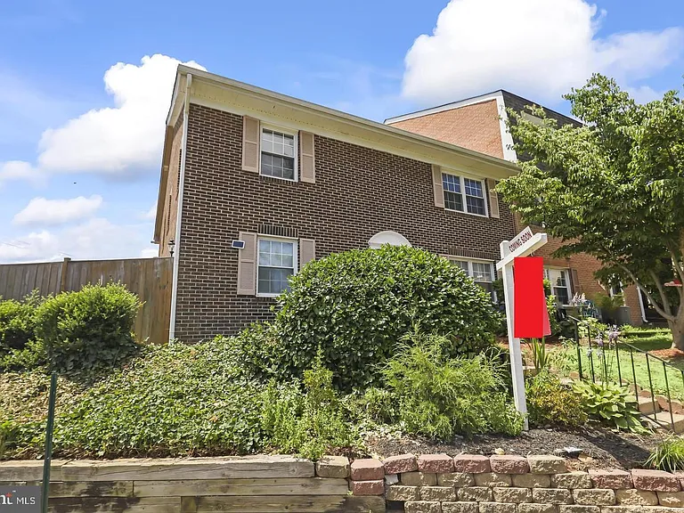 9904 Hagel Cir — Photo 2