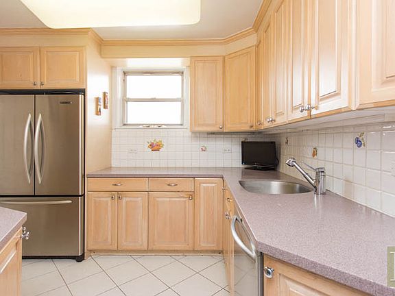 5th image of 5800 Arlington Ave APT 6U
